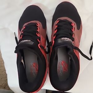 Nike Mens Air Max Zero Essential Size 10.5 Black/Red/Grey 876070-007